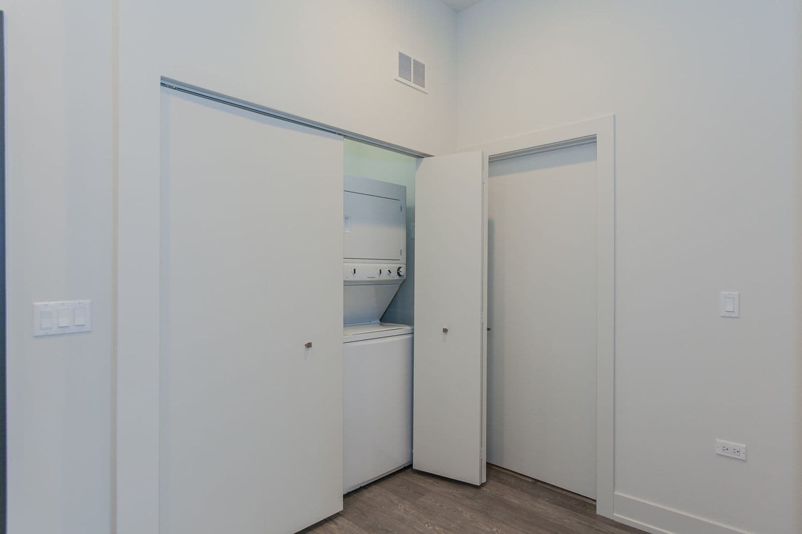 Chicago Apartment: 853 N. Larrabee