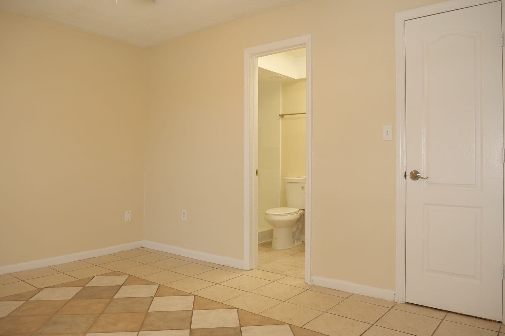 Orlando House: 521 Chiles Lane