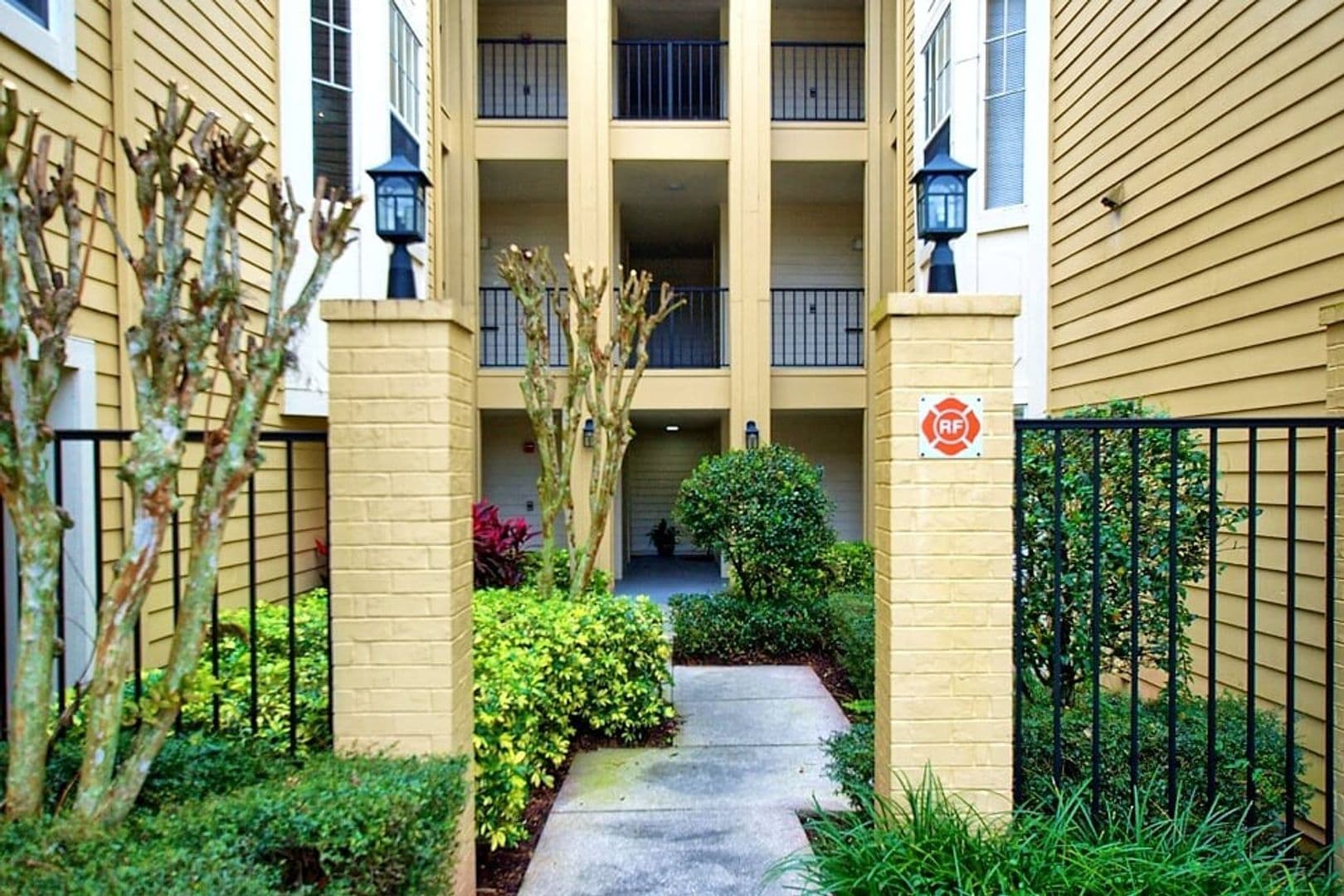 Longwood Condo: 413 Summit Ridge Place