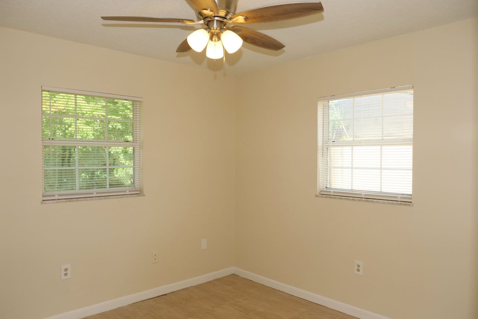 Orlando House: 521 Chiles Lane