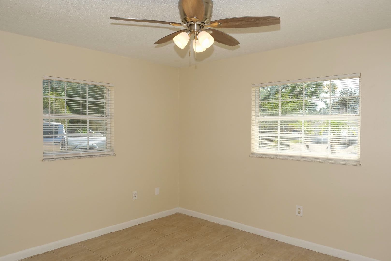 Orlando House: 521 Chiles Lane