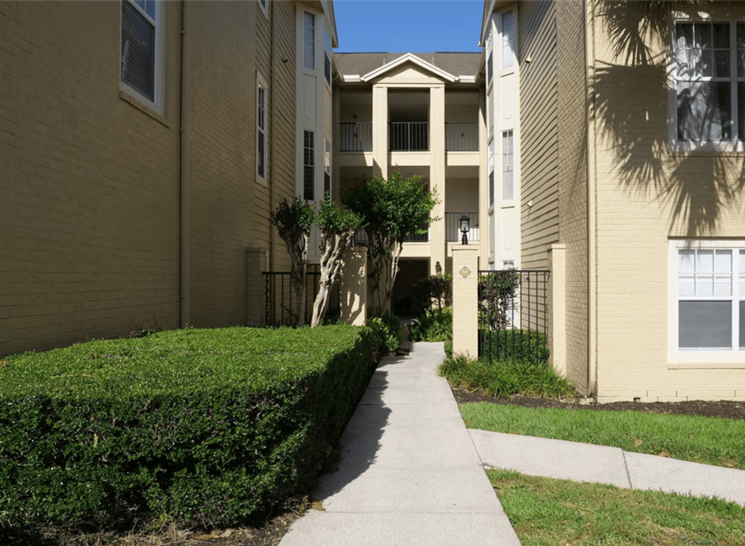 Longwood Condo: 413 Summit Ridge Place