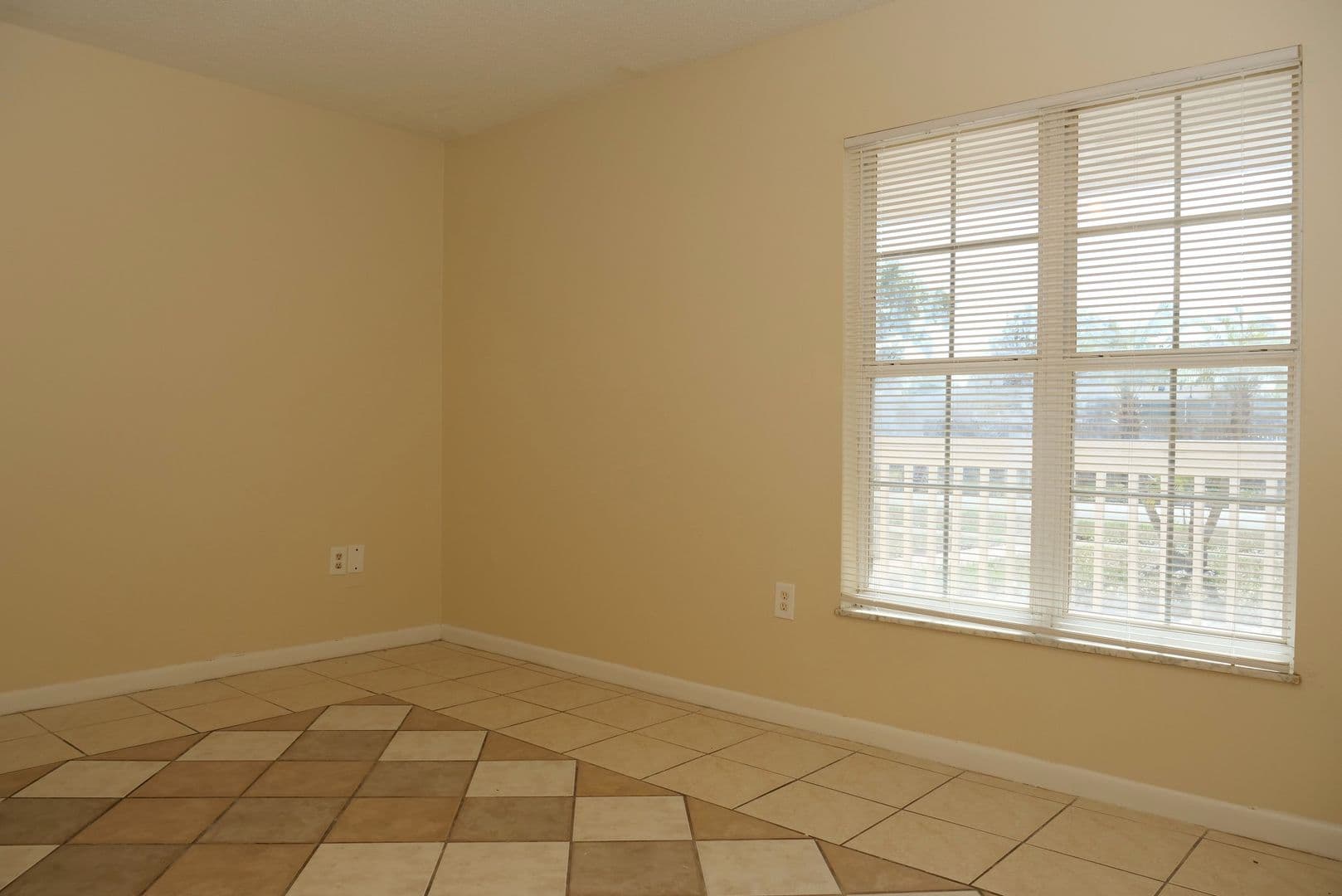 Orlando House: 521 Chiles Lane