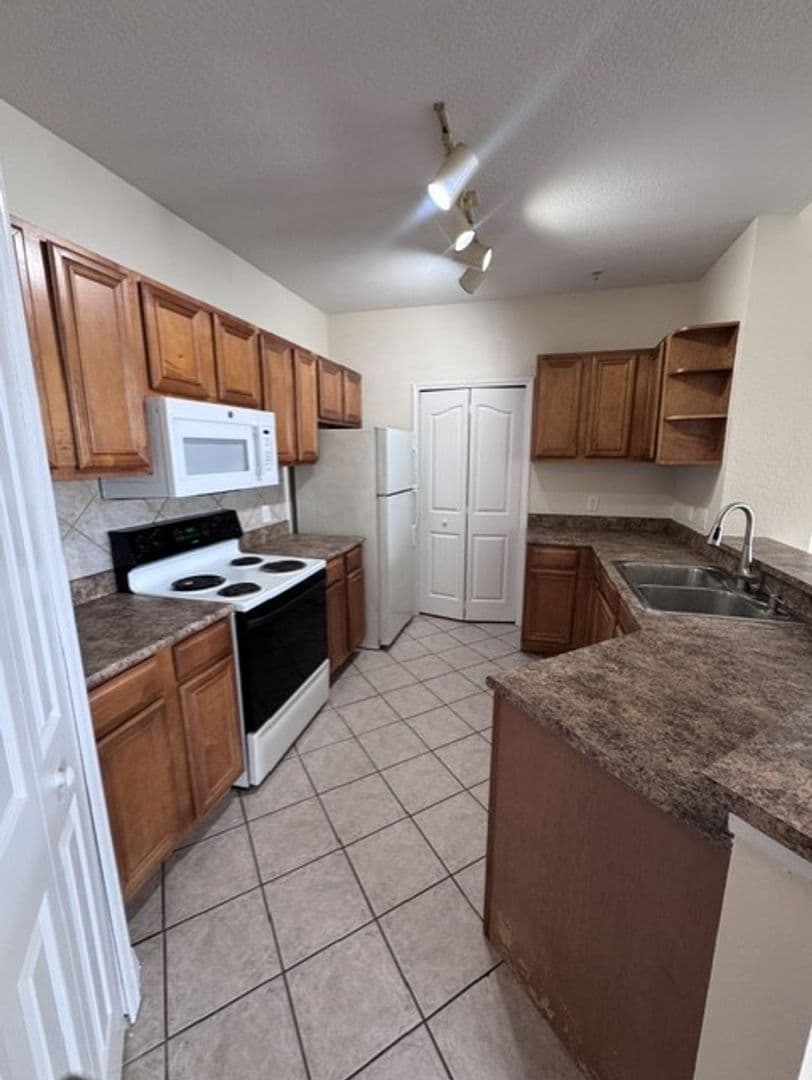 Orlando Condo: 6149 Metrowest Blvd. #302