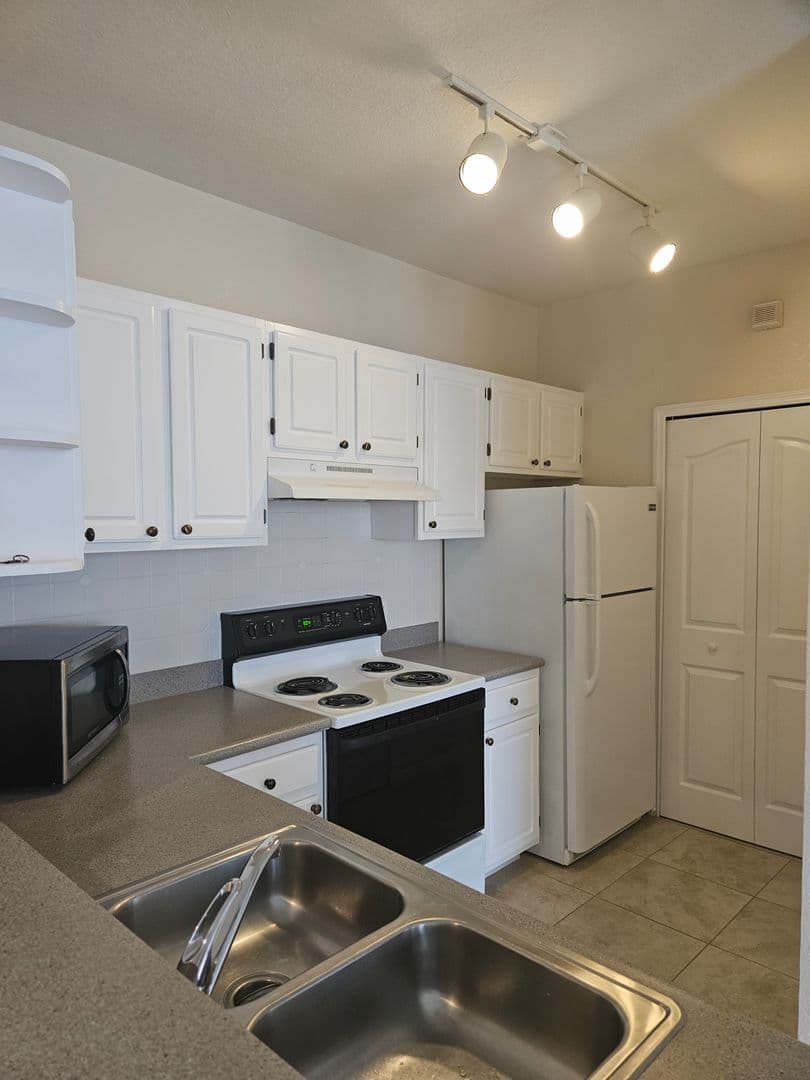 Maitland Condo: 1440 Lake Shadow Circle