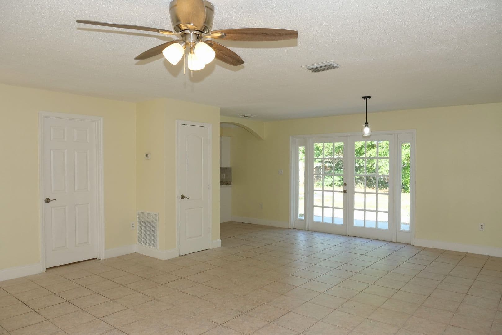 Orlando House: 521 Chiles Lane