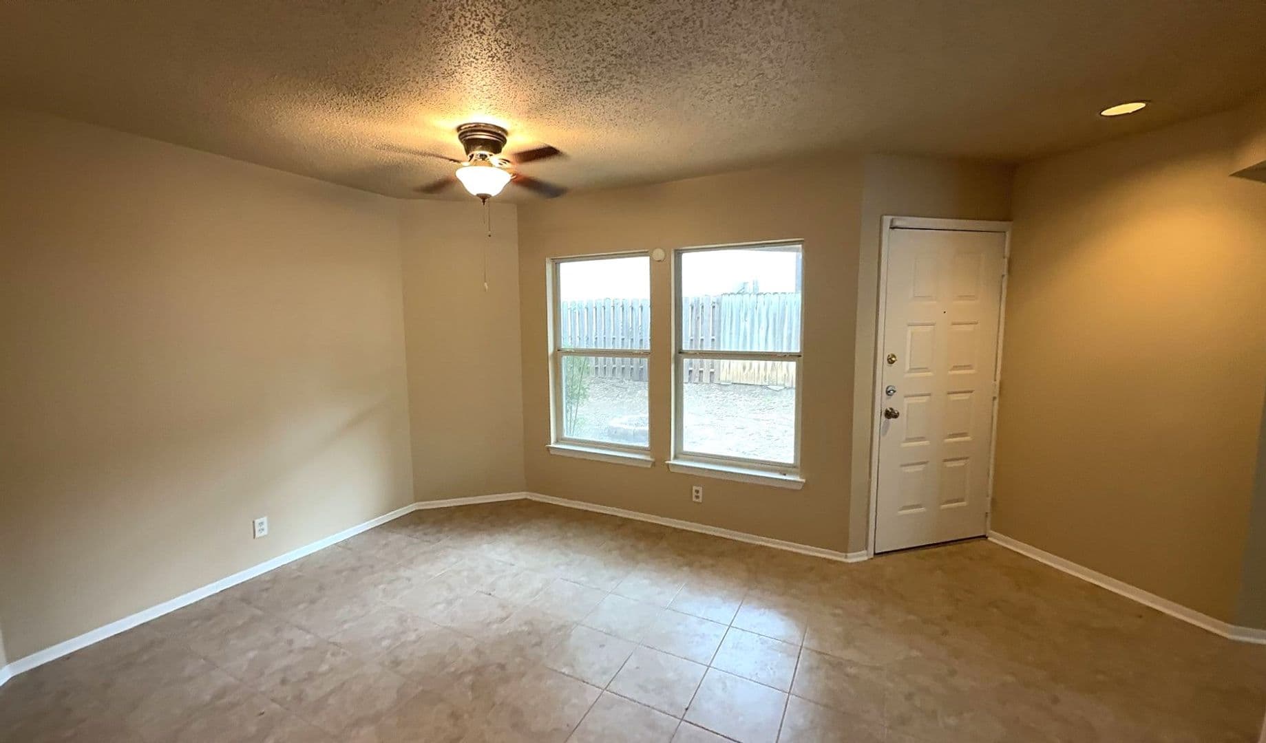 San Antonio House: 6622 Country Field