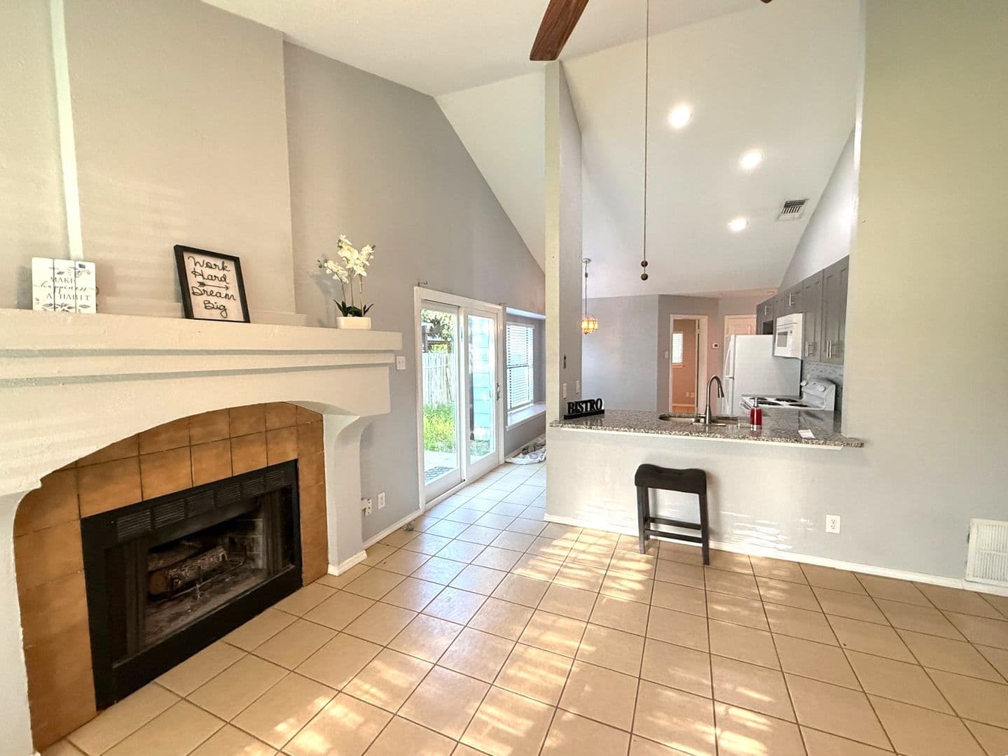 San Antonio House: 6318 Les Harrison