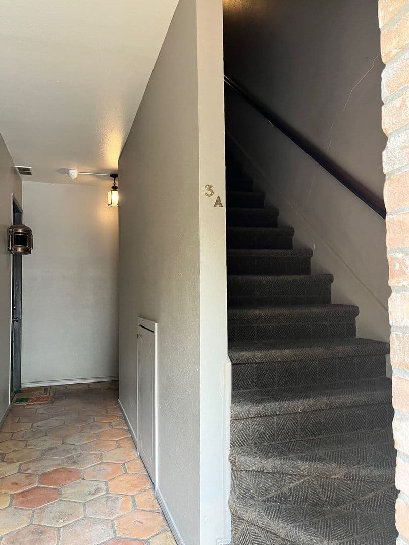 San Antonio House: 7707 Broadway