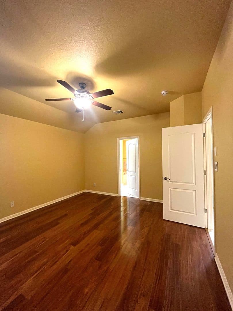 Schertz House: 549 Thurber Dr