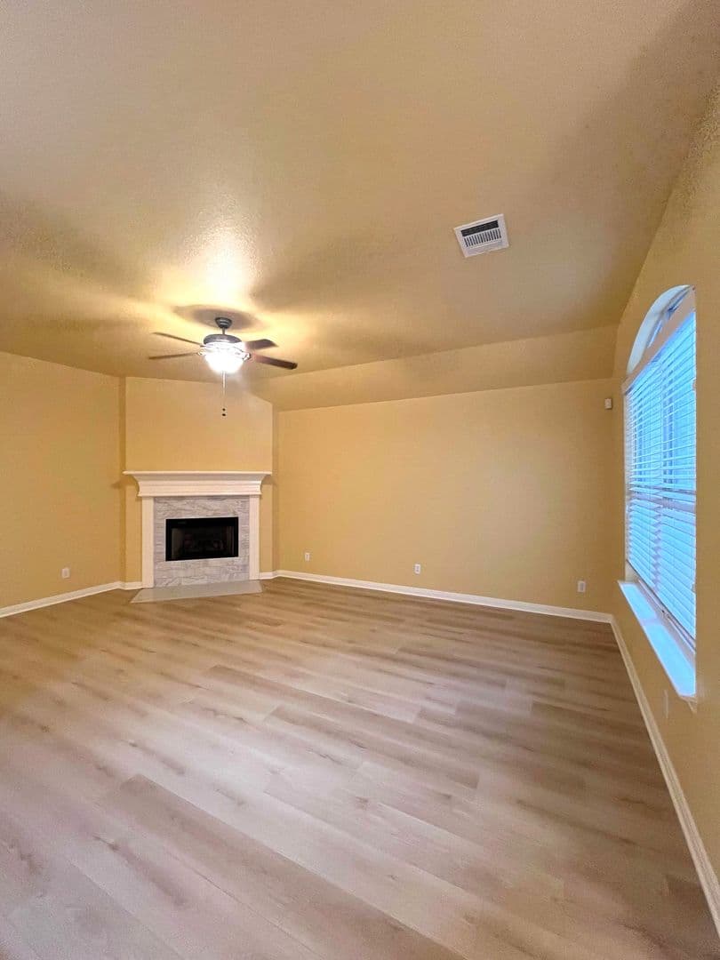 Schertz House: 549 Thurber Dr