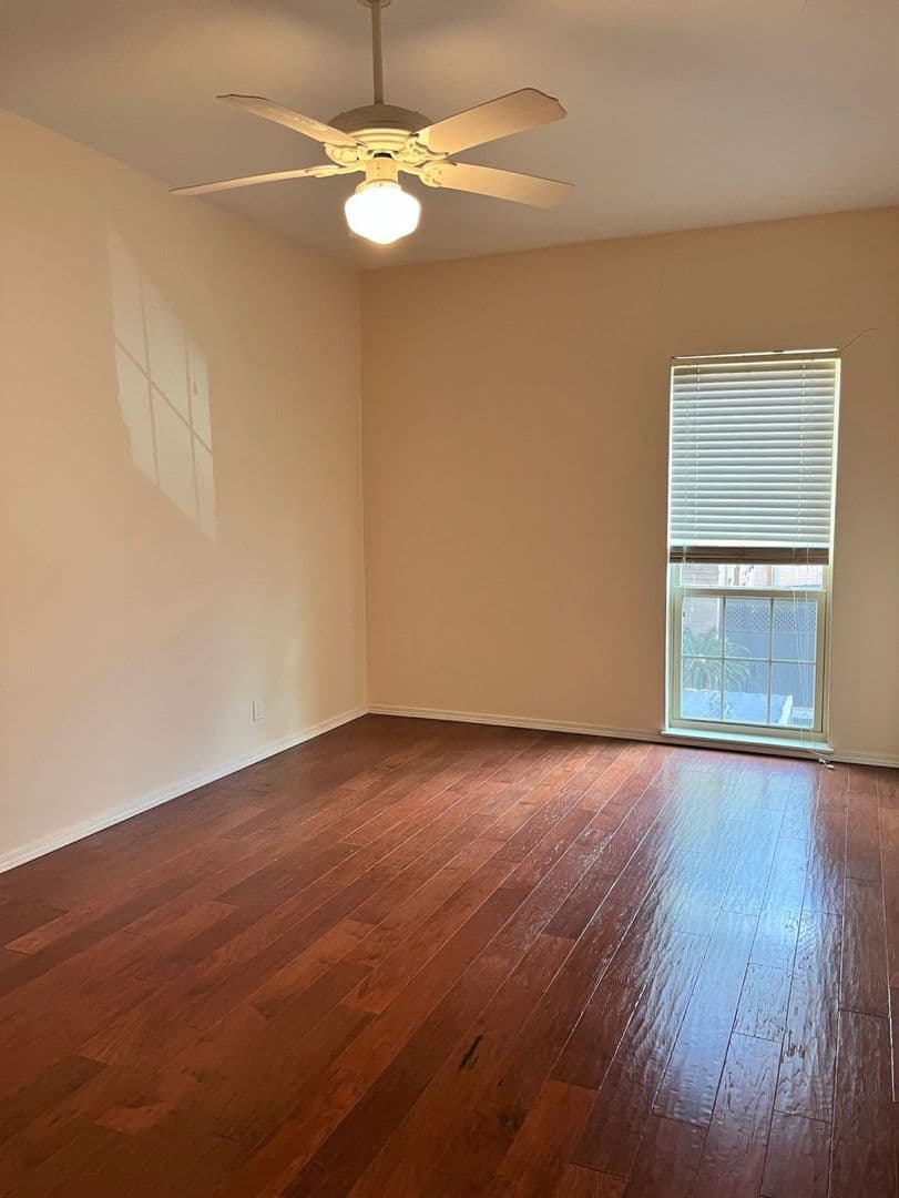 San Antonio House: 7707 Broadway