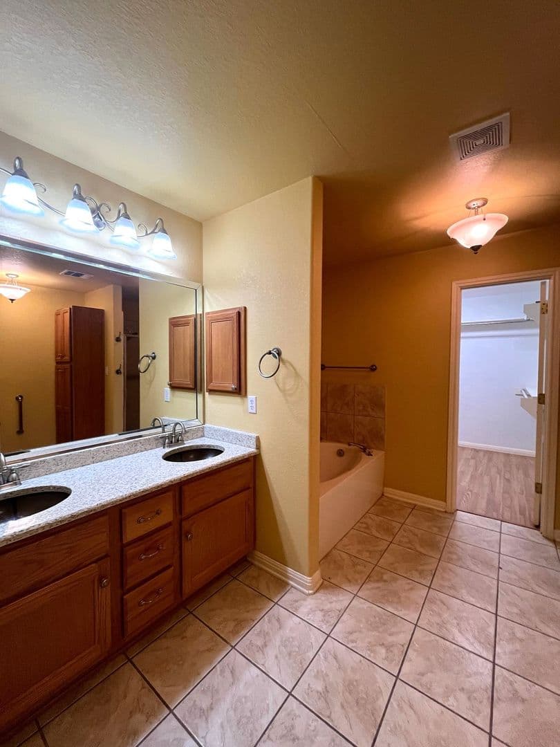 Schertz House: 549 Thurber Dr