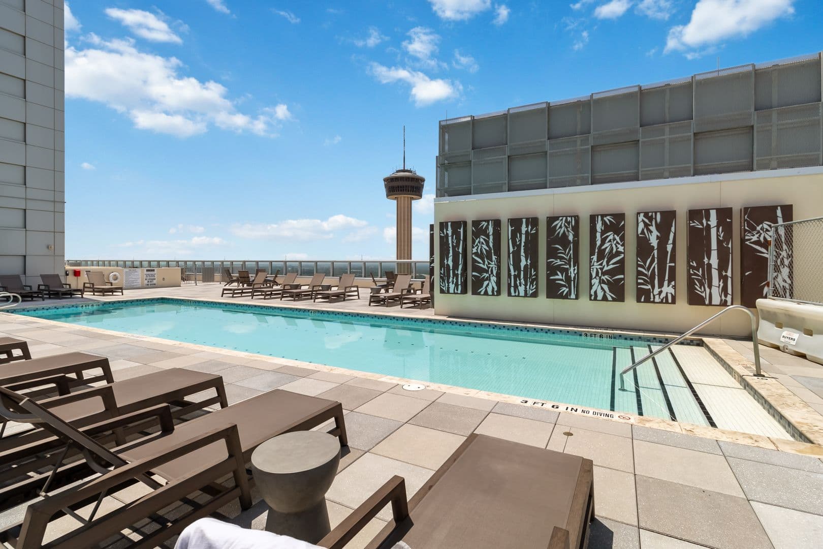 San Antonio House: 610 E Market St #2915