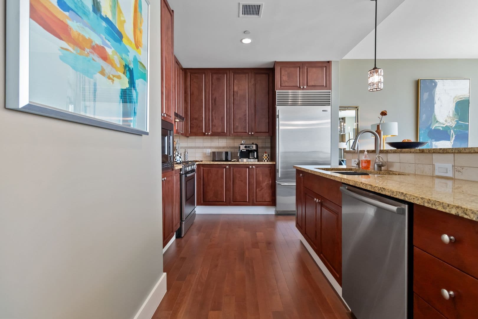 San Antonio House: 610 E Market St #2915