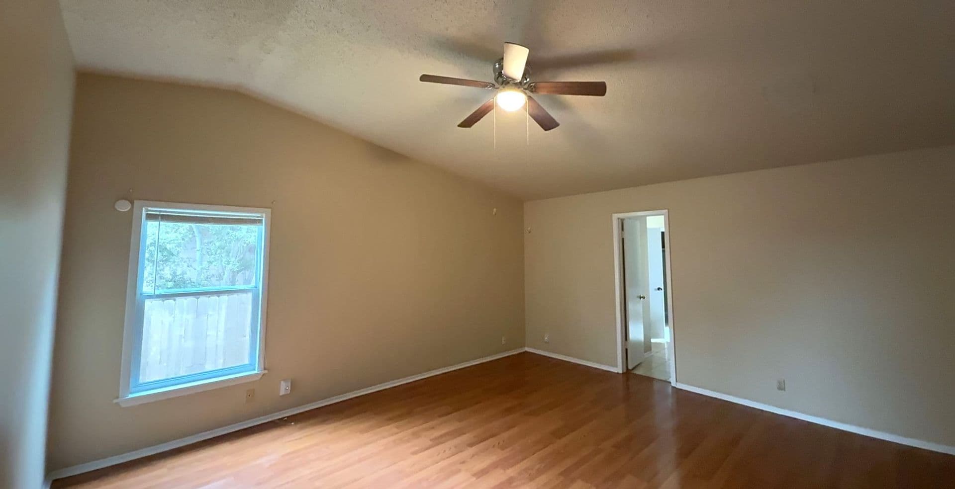 San Antonio House: 6622 Country Field