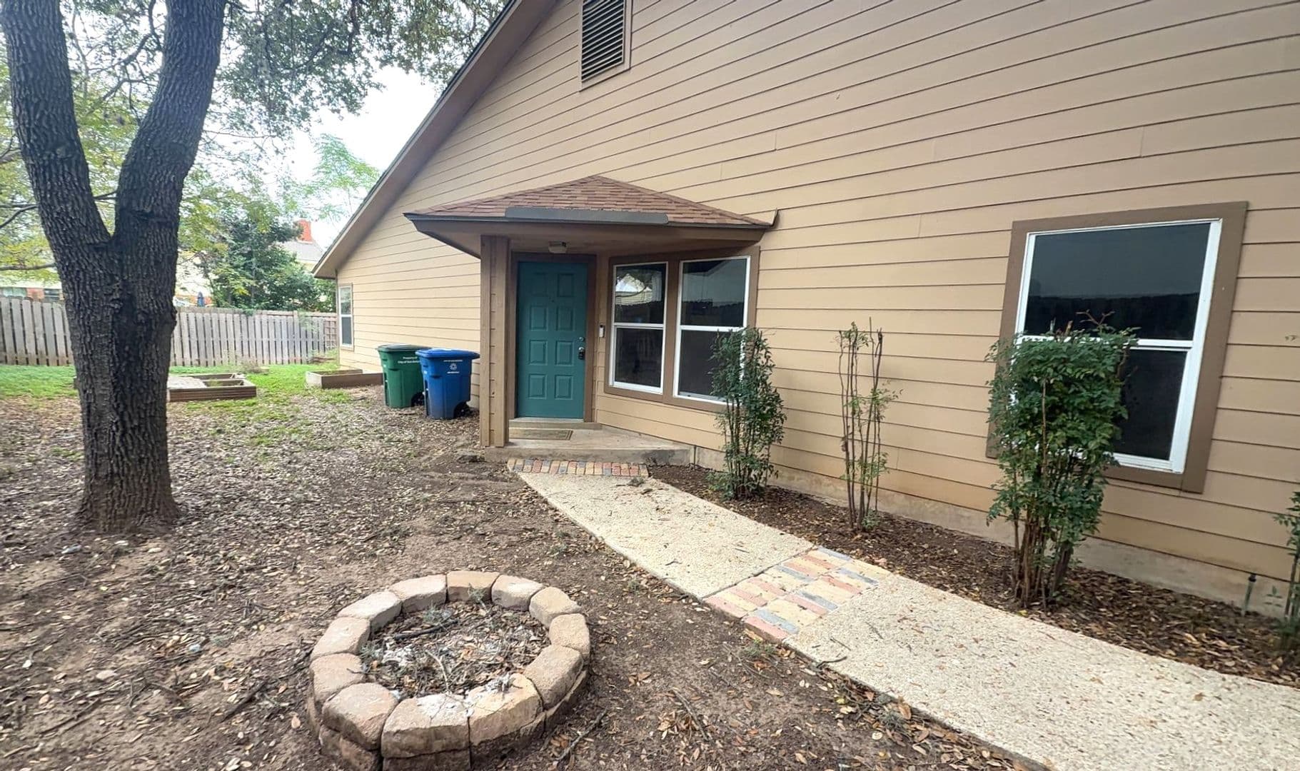 San Antonio House: 6622 Country Field