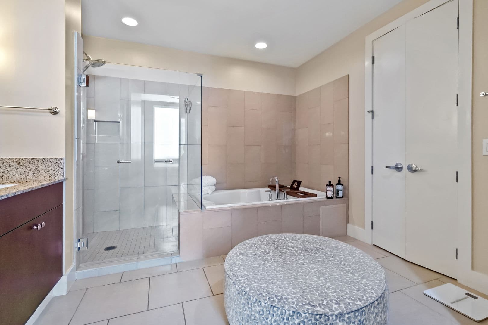 San Antonio House: 610 E Market St #2915