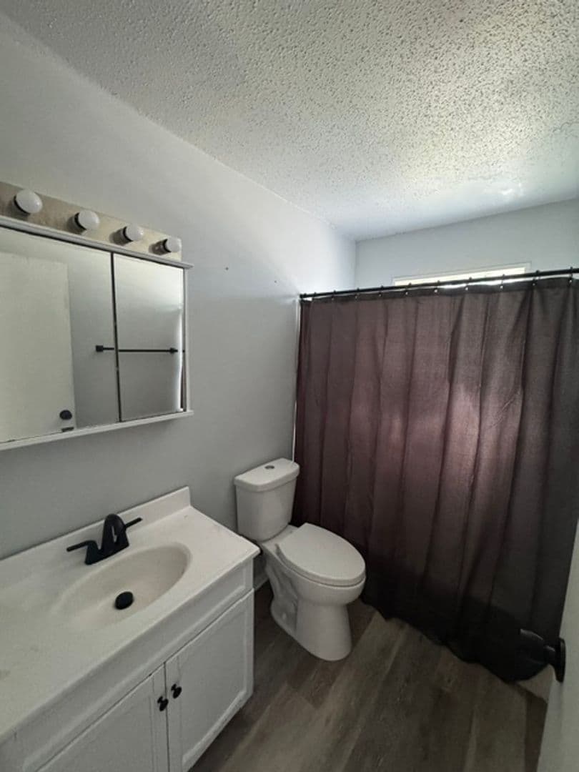 Momence Apartment: 410 Hickory Cir