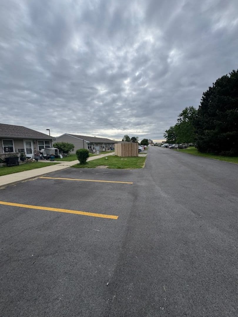 Manteno Apartment: 175 N McGuire Dr