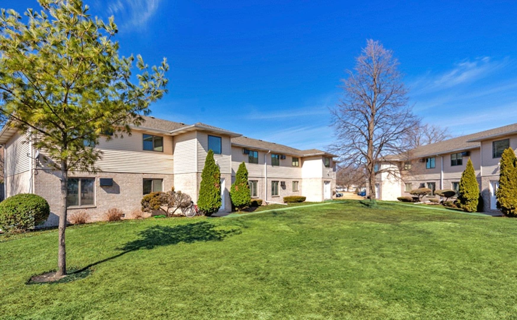 Manteno Apartment: 304 Jay Ray Ct
