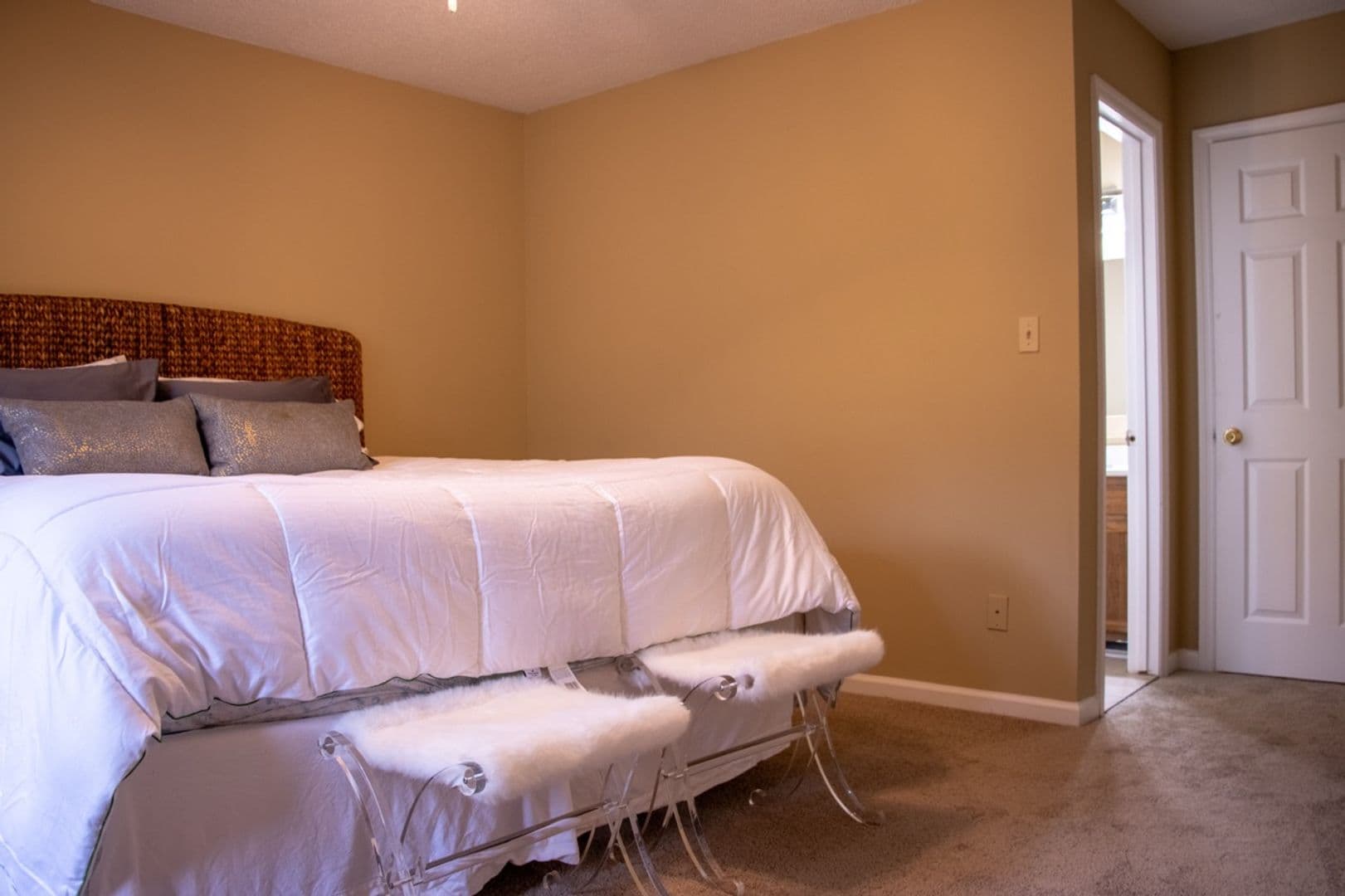 Athens Apartment: 170 Northview Drive #6