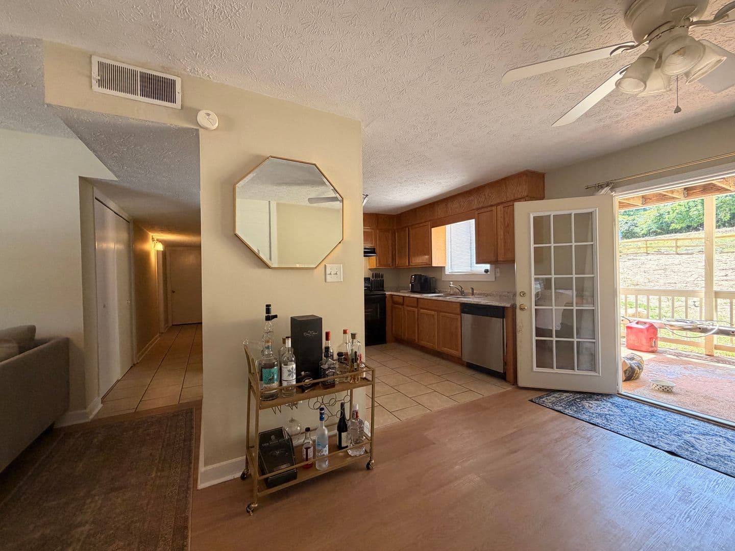ATHENS Apartment: 102-104 WELCH PLACE