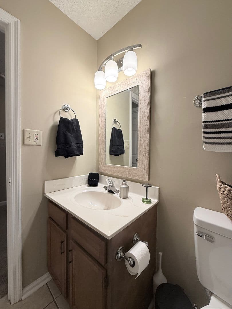 Athens Apartment: 170 Northview Drive #6