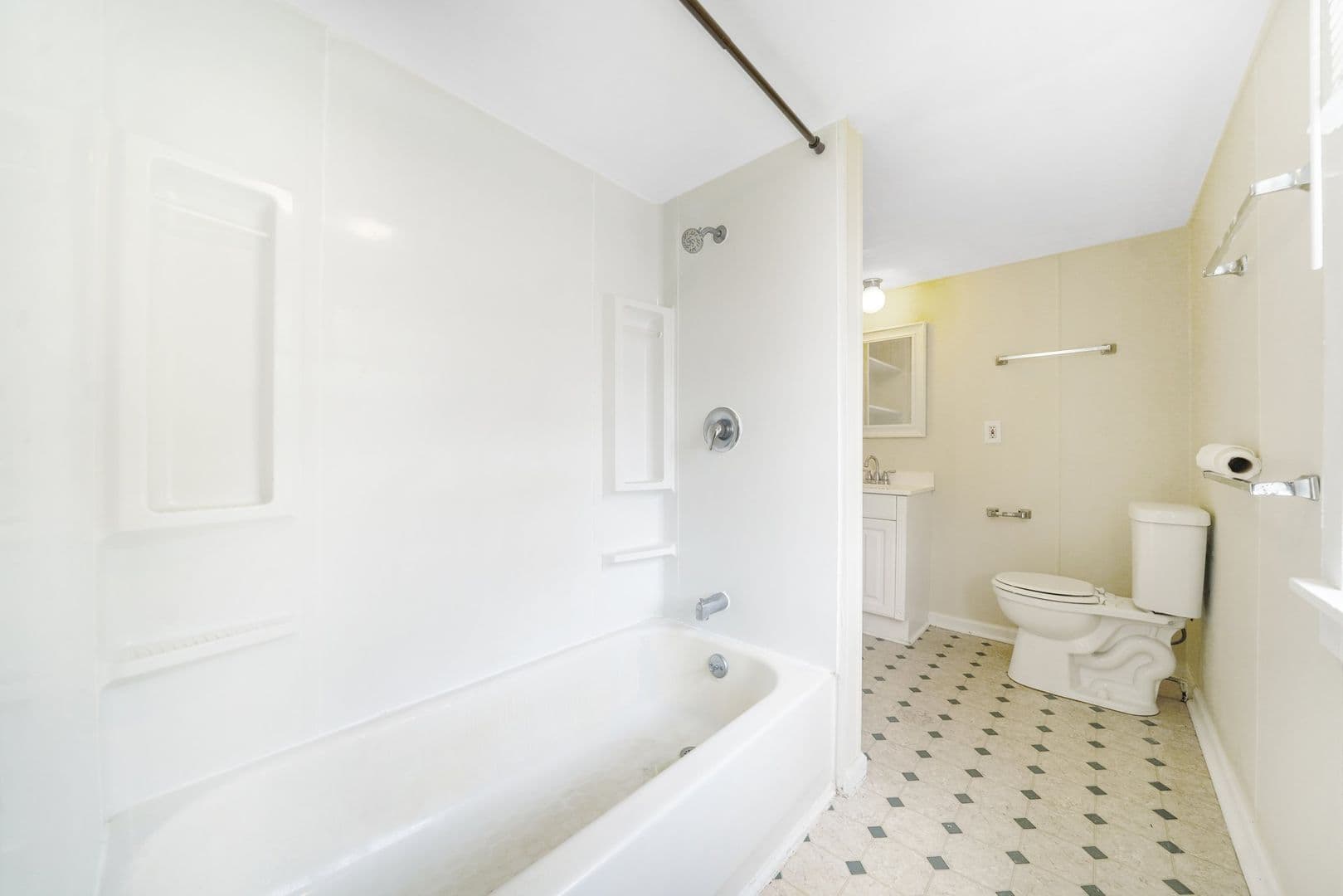 West Chester Apartment: 661 W Downingtown Pike