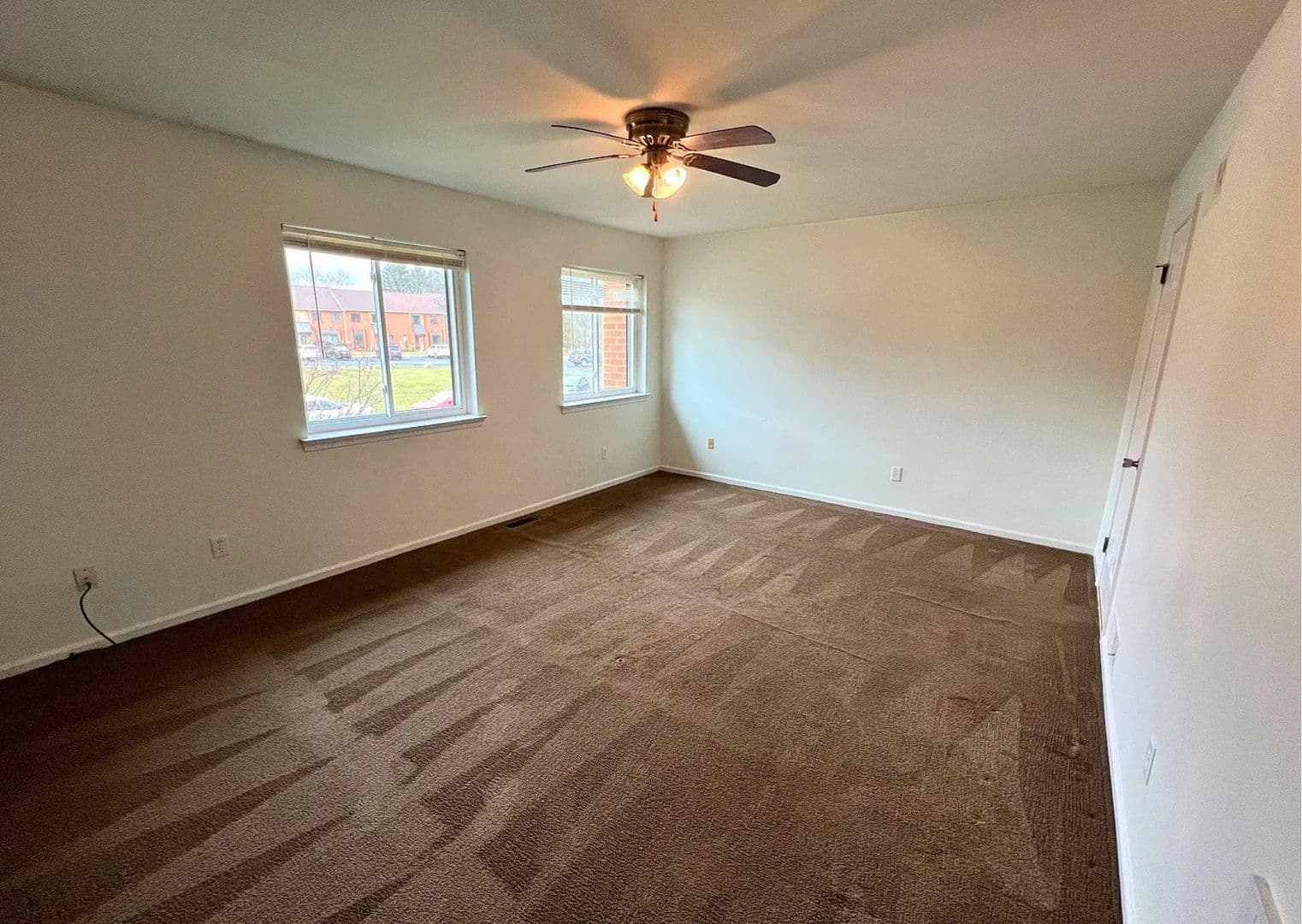 Exton Townhome: 102 Caernarvon Ct.