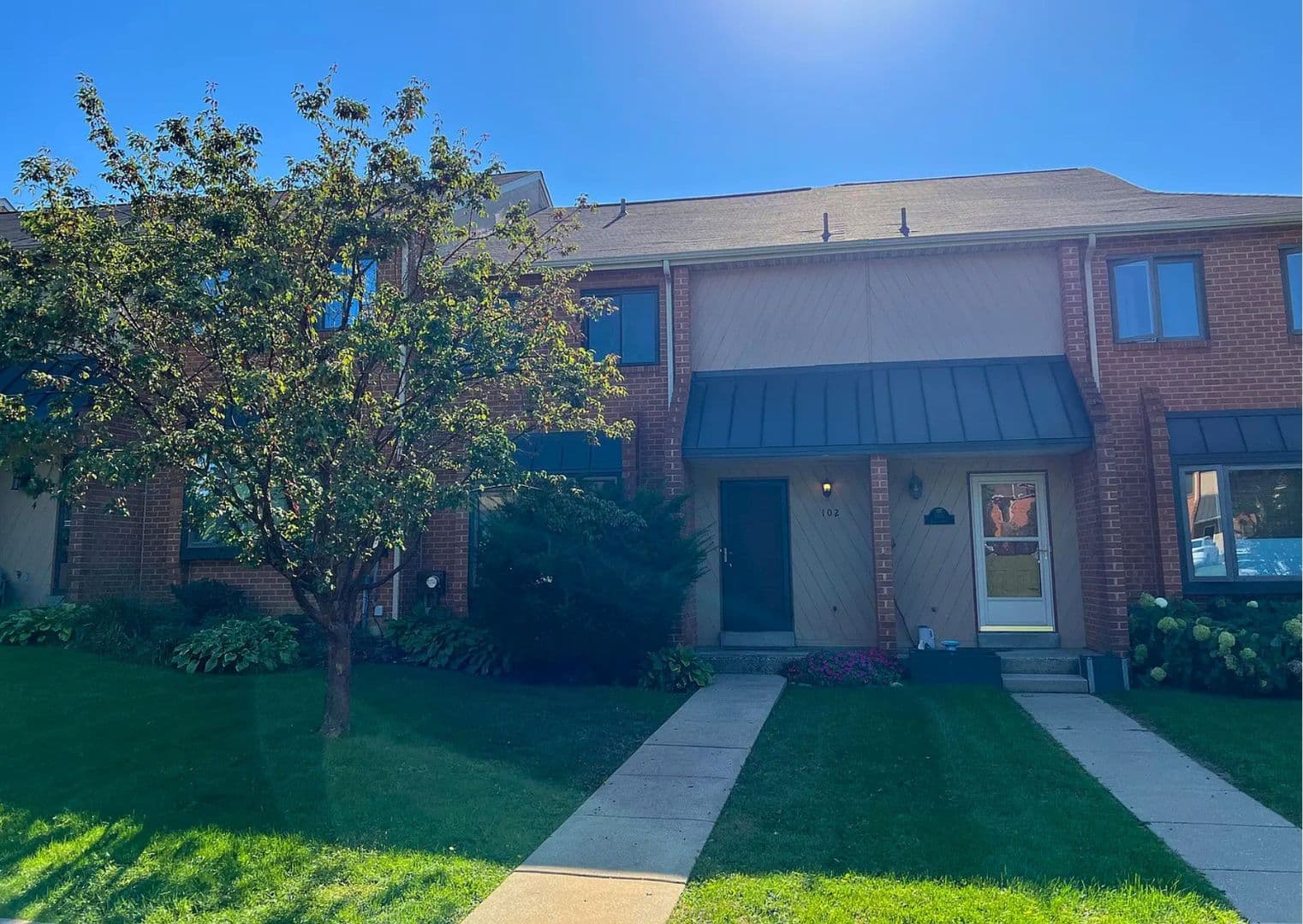 Exton Townhome: 102 Caernarvon Ct.