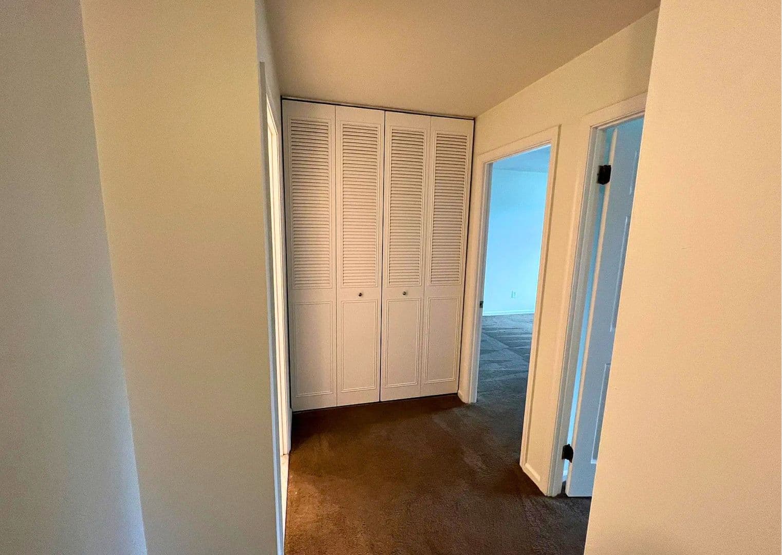 Exton Townhome: 102 Caernarvon Ct.