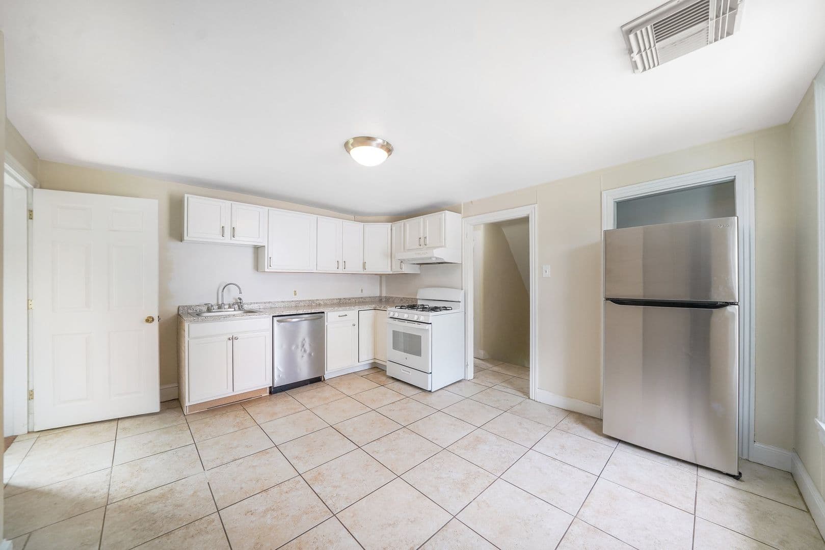 West Chester Apartment: 661 W Downingtown Pike