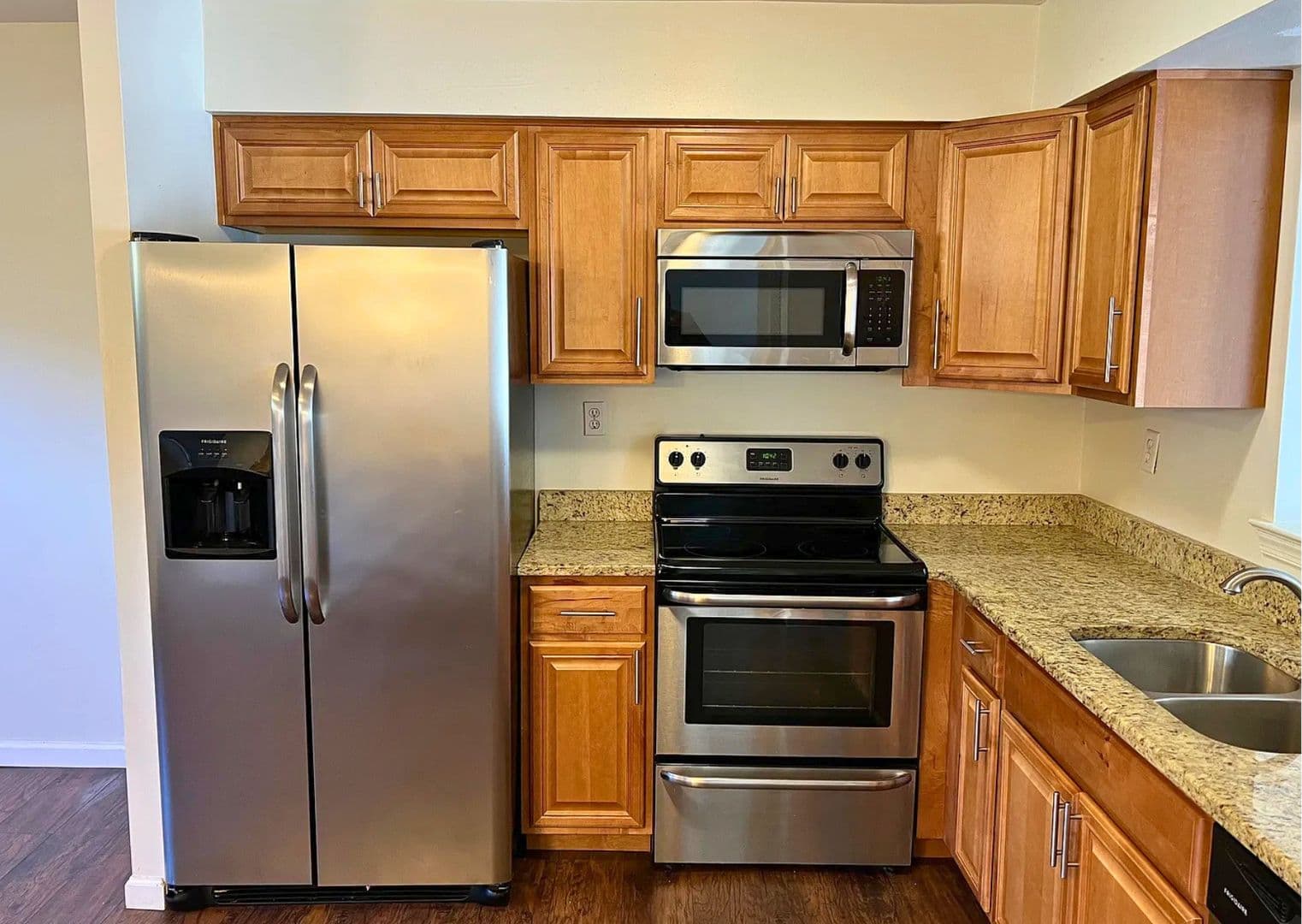 Exton Townhome: 102 Caernarvon Ct.