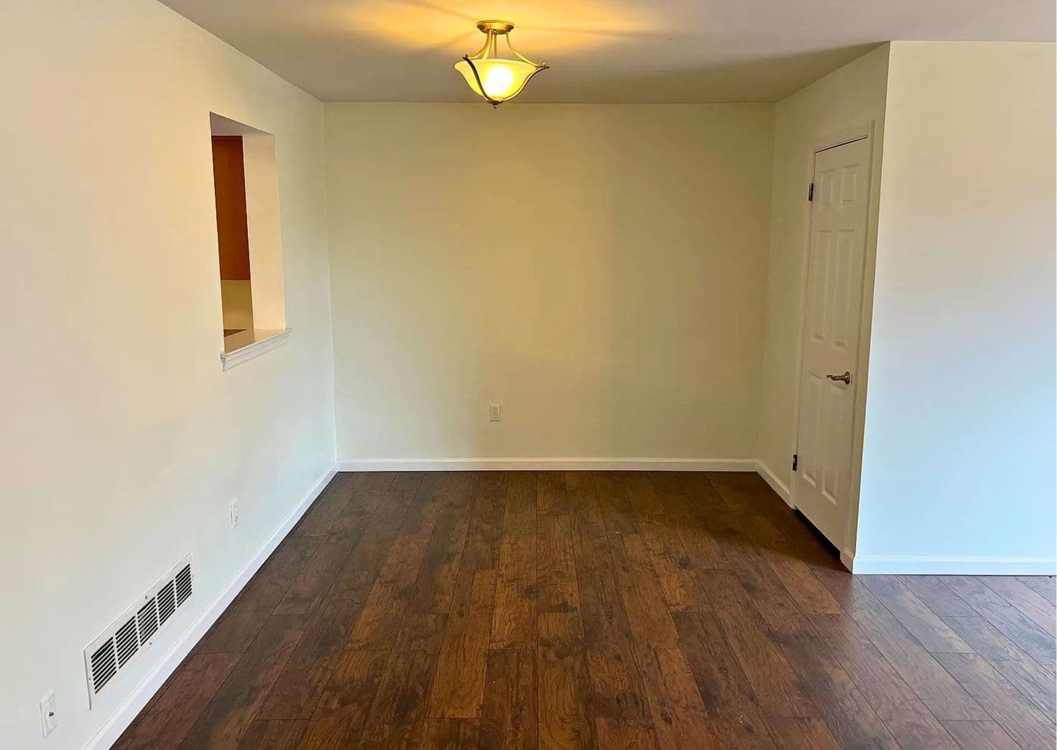 Exton Townhome: 102 Caernarvon Ct.