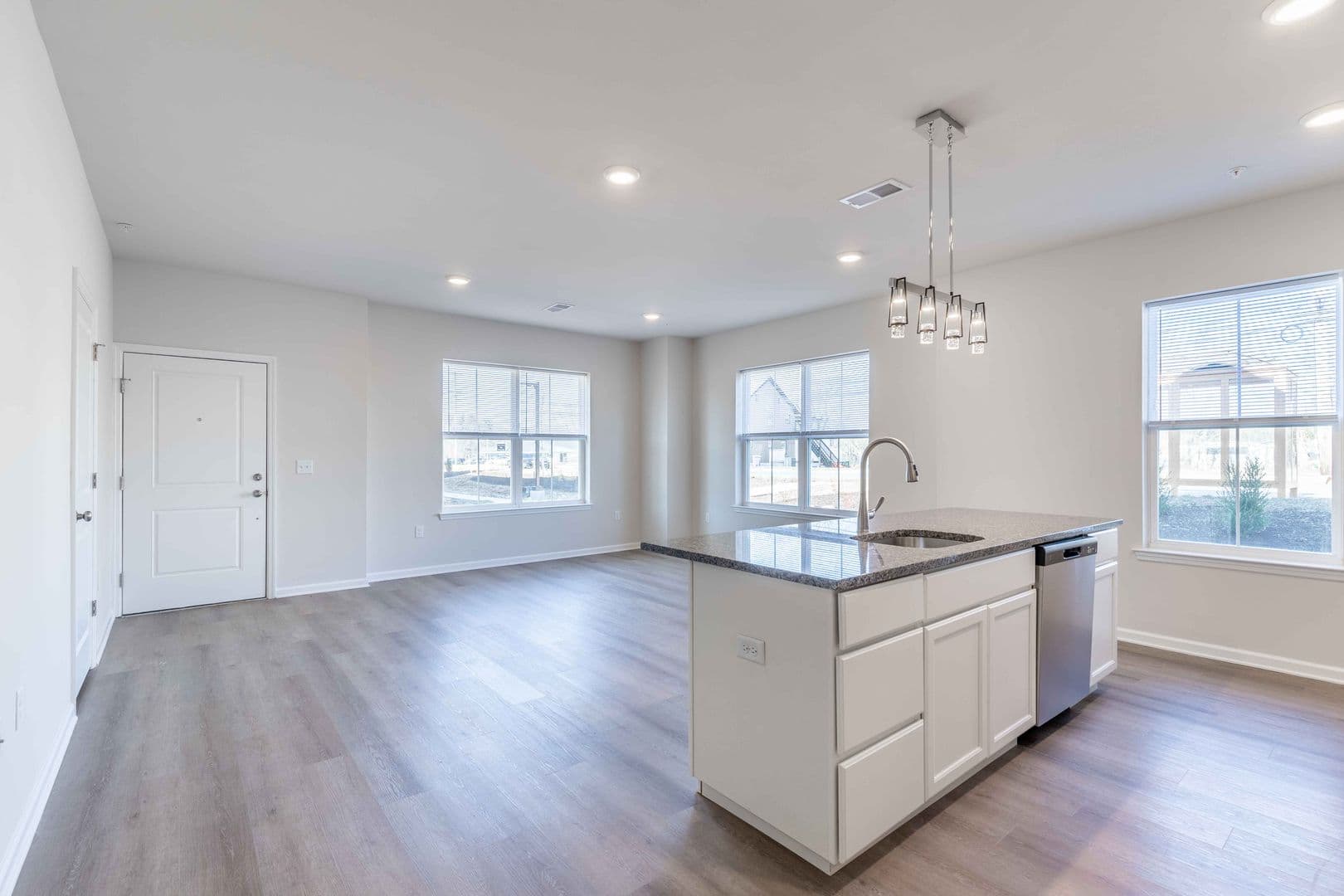 Parkesburg Apartment: 100 Wildflower Lane