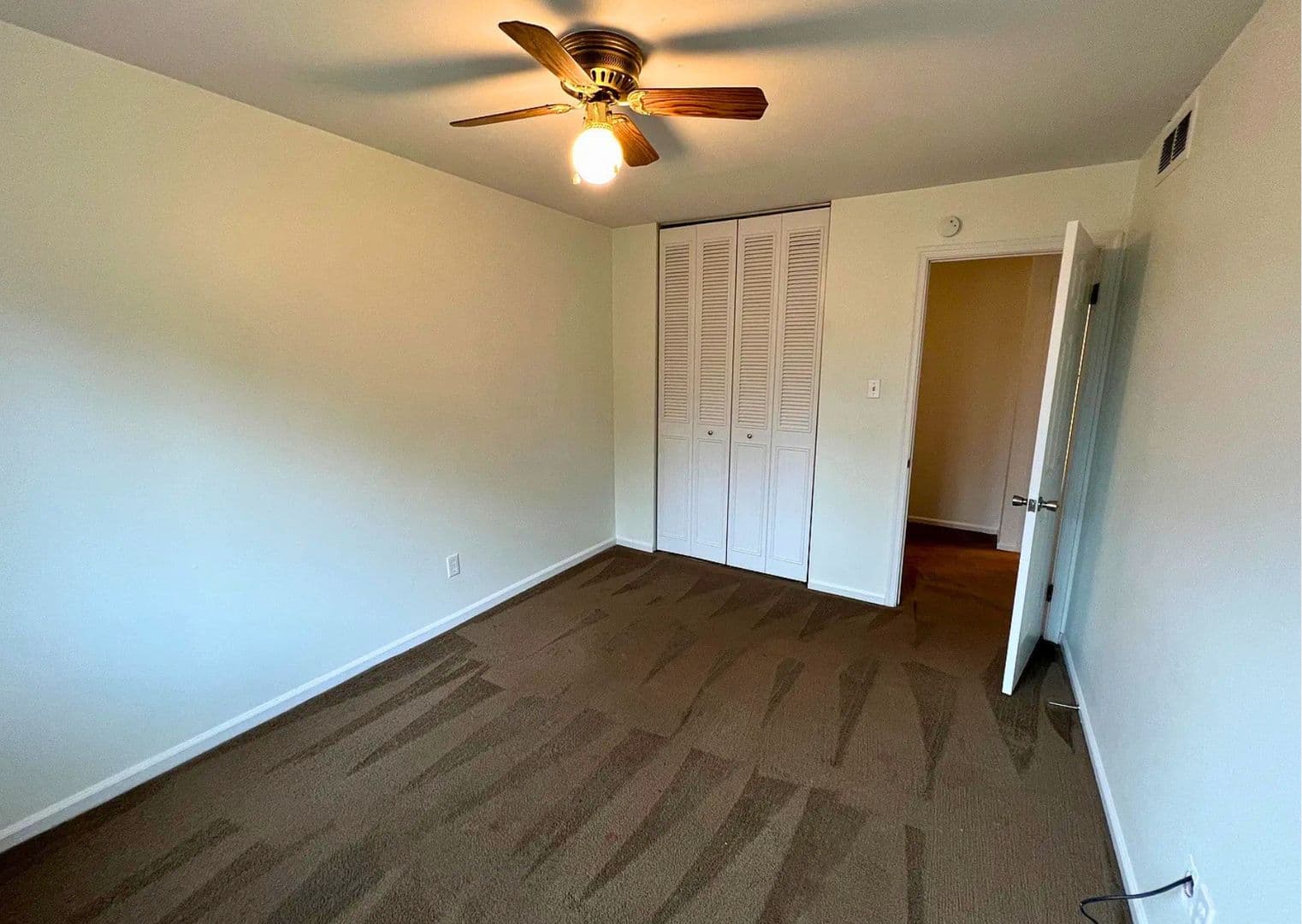 Exton Townhome: 102 Caernarvon Ct.