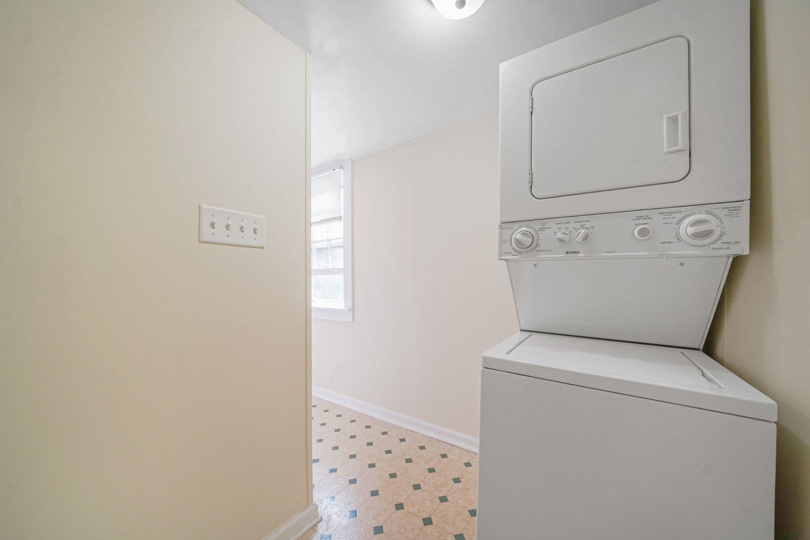 West Chester Apartment: 661 W Downingtown Pike