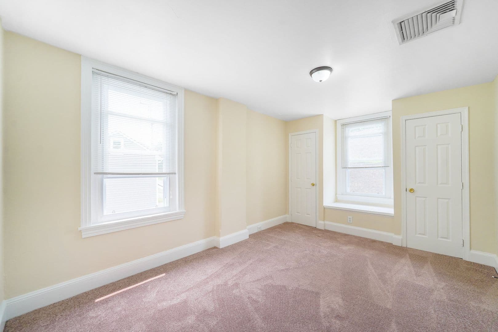 West Chester Apartment: 661 W Downingtown Pike