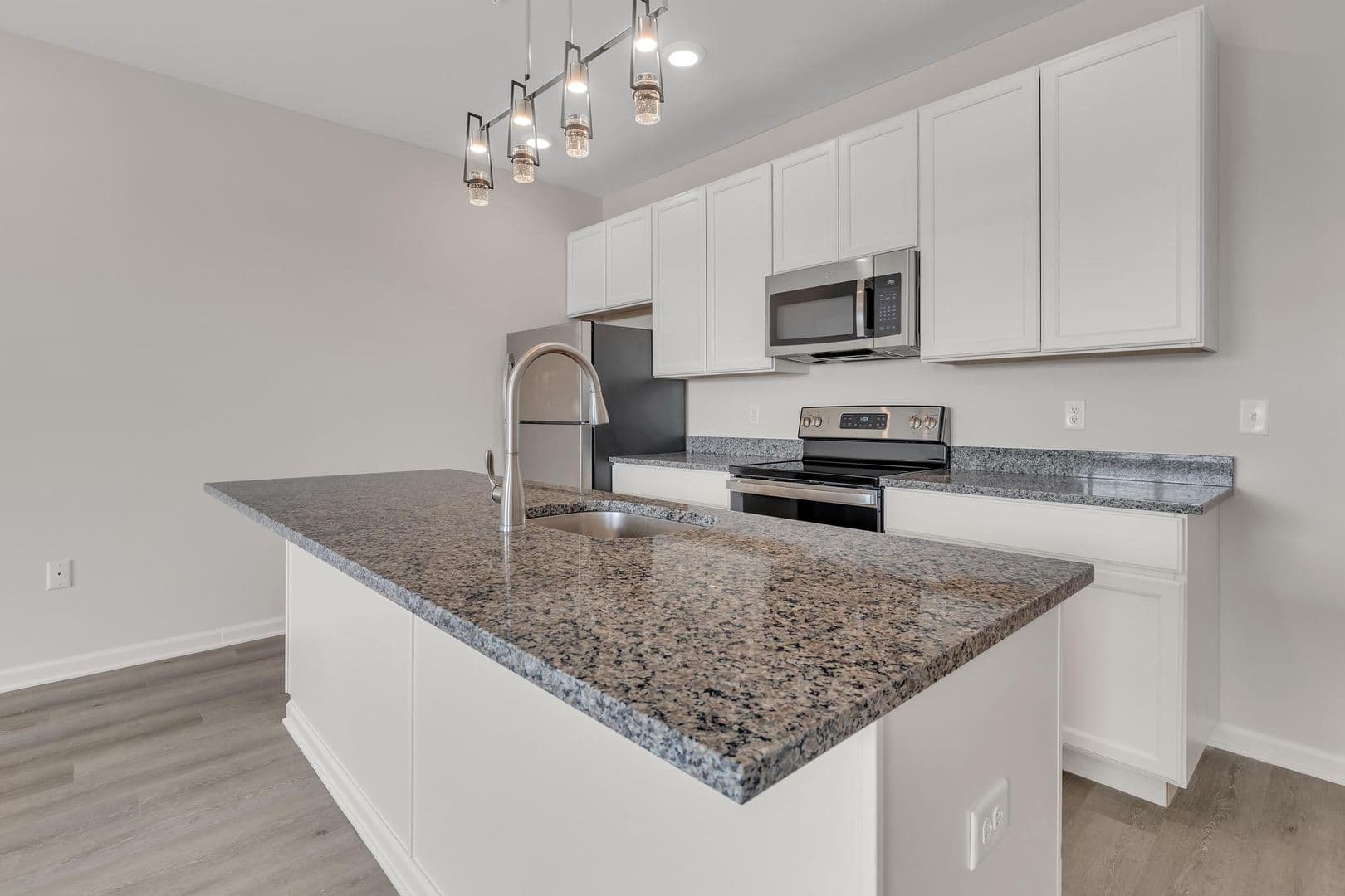 Parkesburg Apartment: 100 Wildflower Lane