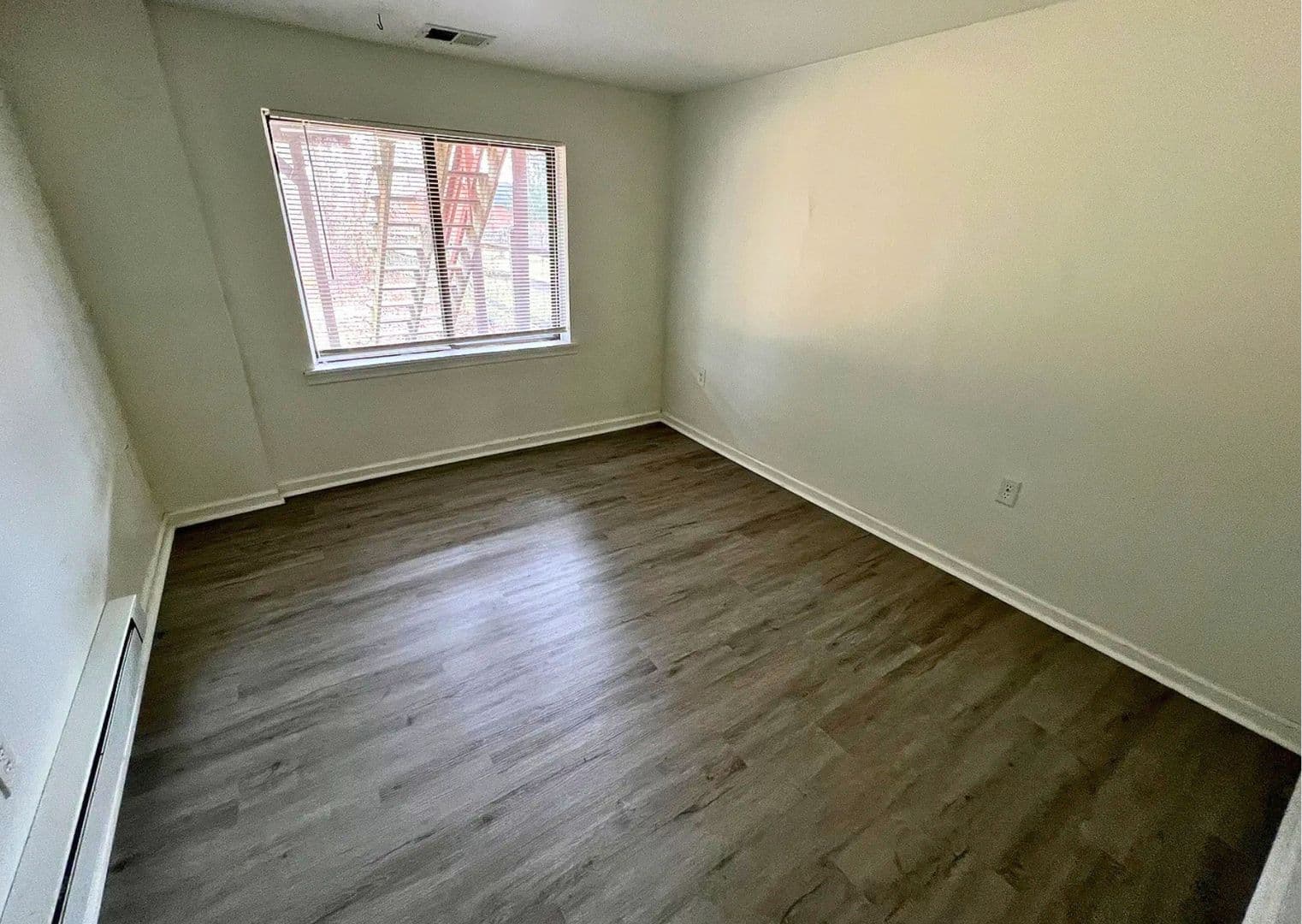Exton Townhome: 102 Caernarvon Ct.