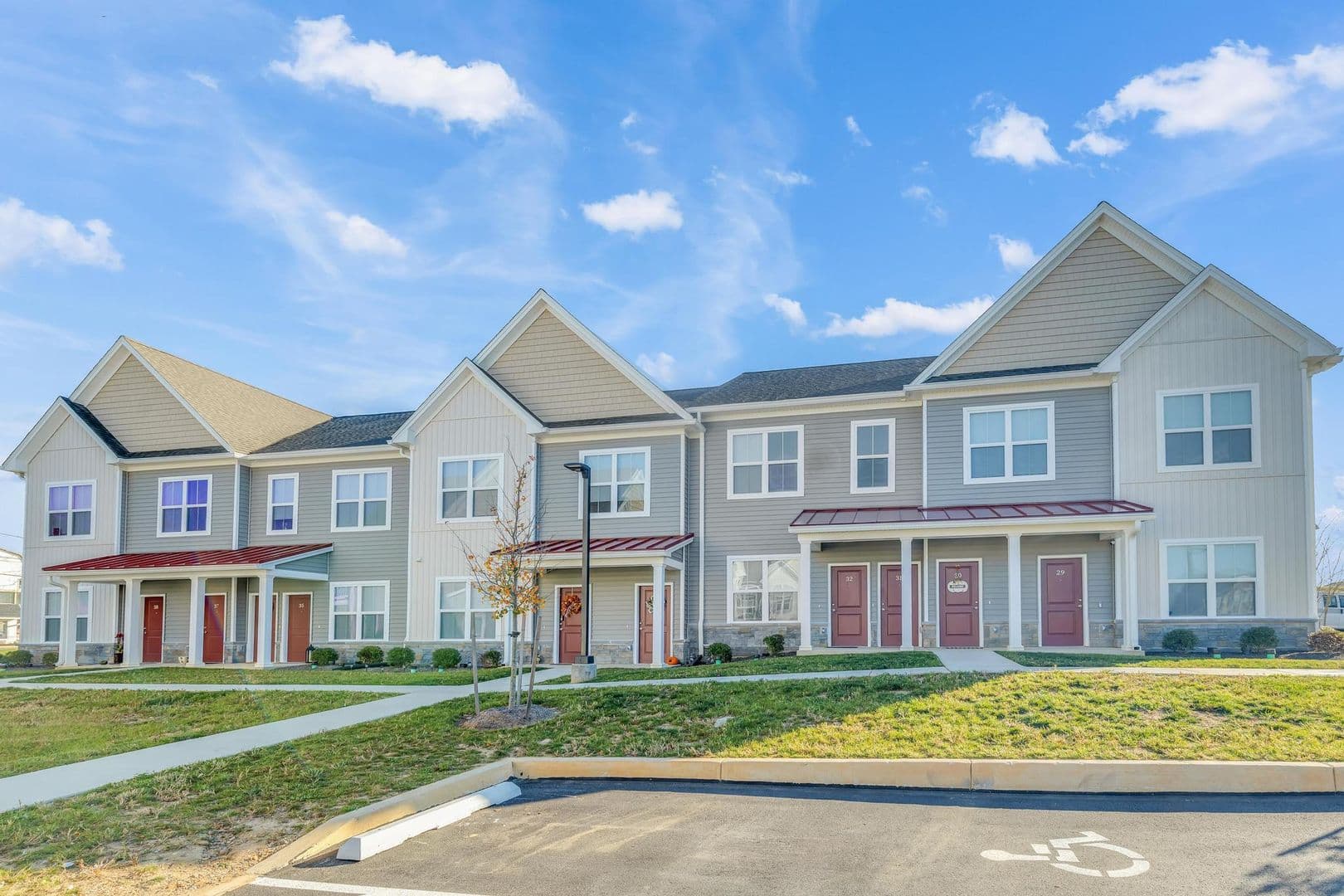 Parkesburg Apartment: 100 Wildflower Lane