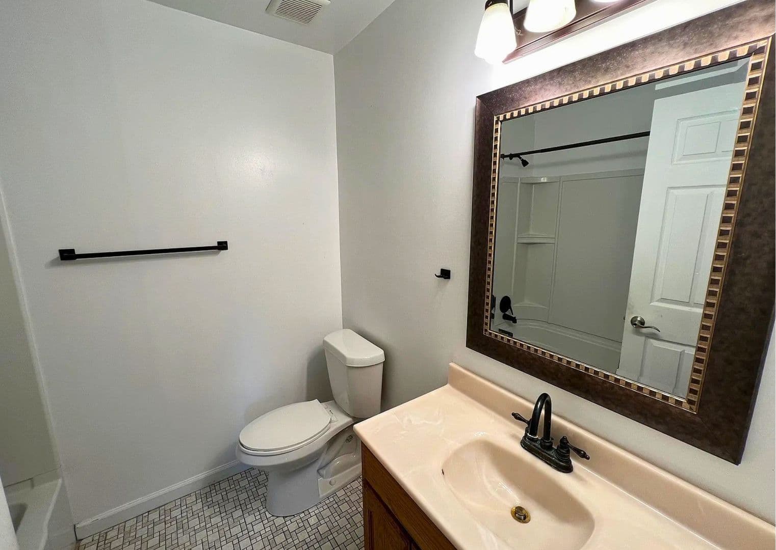 Exton Townhome: 102 Caernarvon Ct.