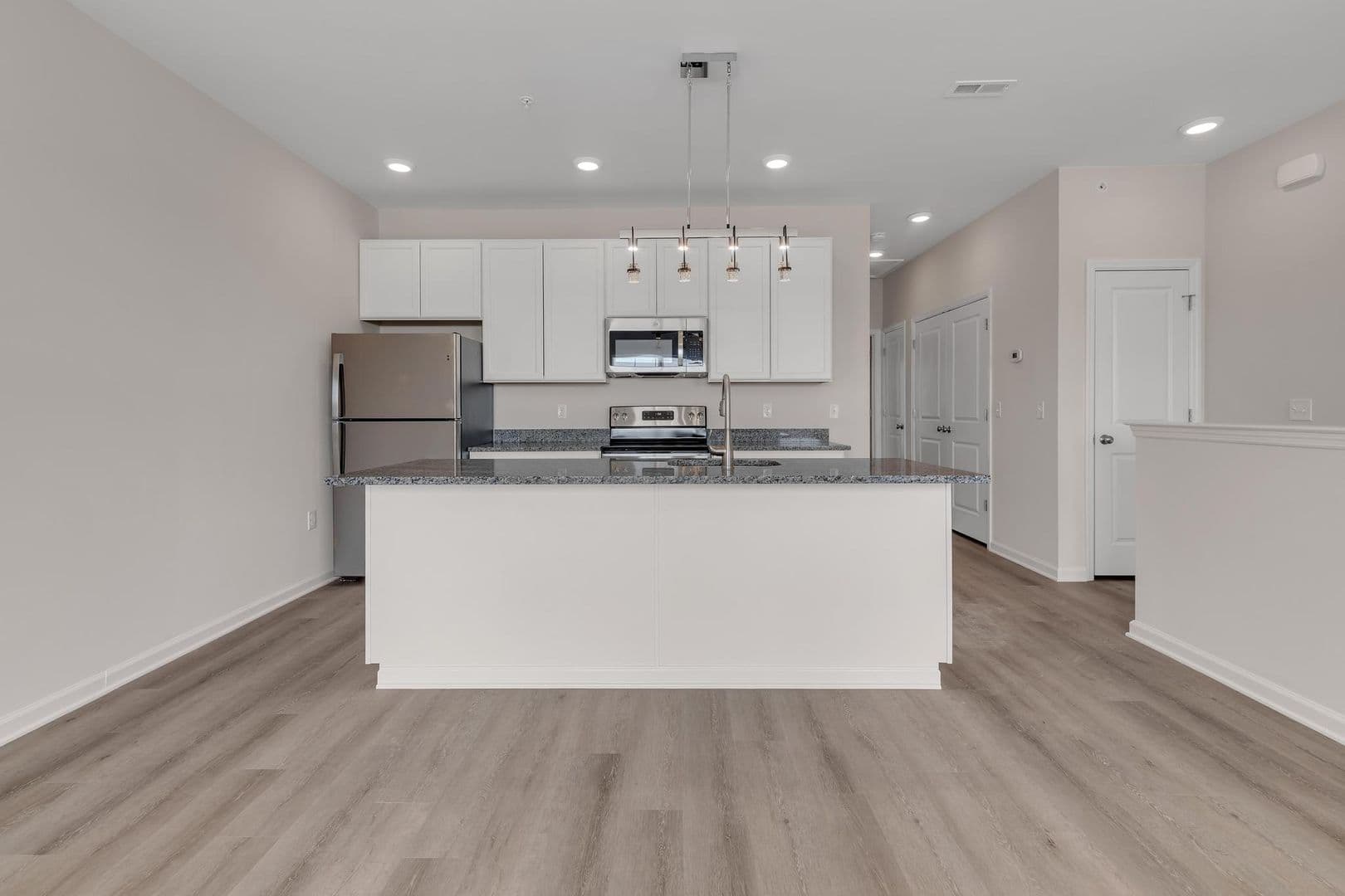 Parkesburg Apartment: 100 Wildflower Lane