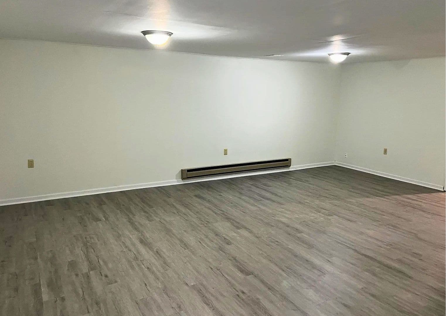 Exton Townhome: 102 Caernarvon Ct.