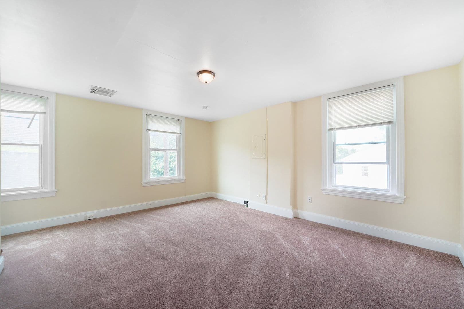 West Chester Apartment: 661 W Downingtown Pike