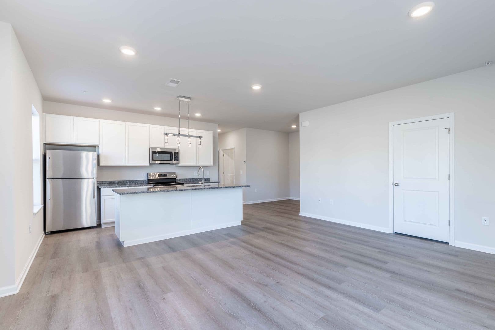 Parkesburg Apartment: 100 Wildflower Lane