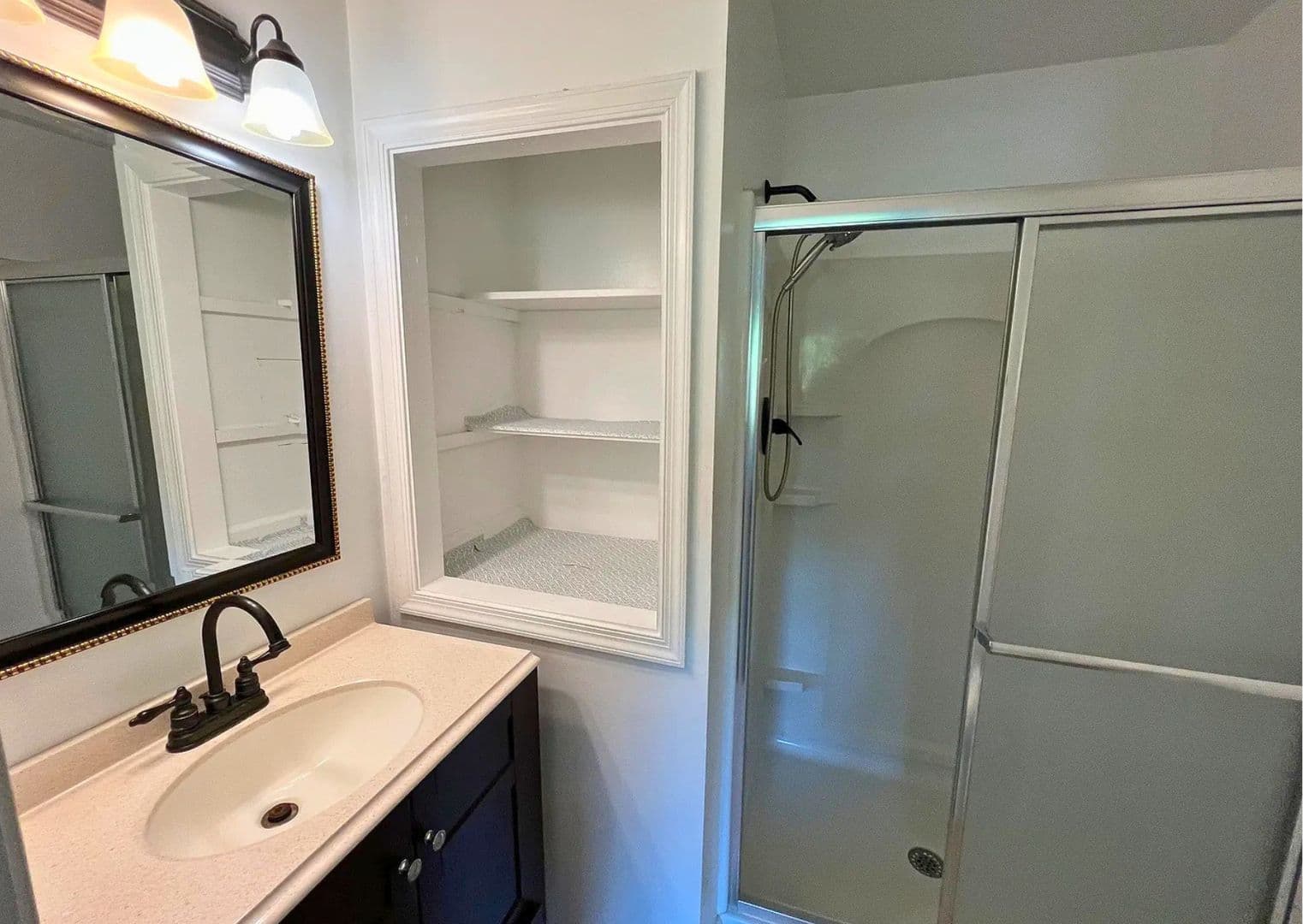 Exton Townhome: 102 Caernarvon Ct.