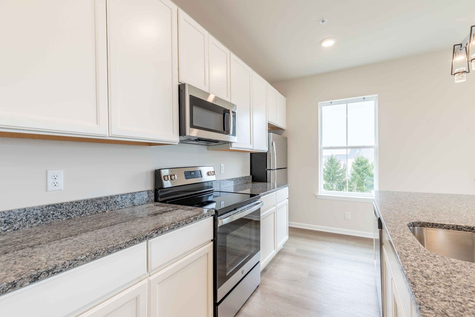 Parkesburg Apartment: 100 Wildflower Lane