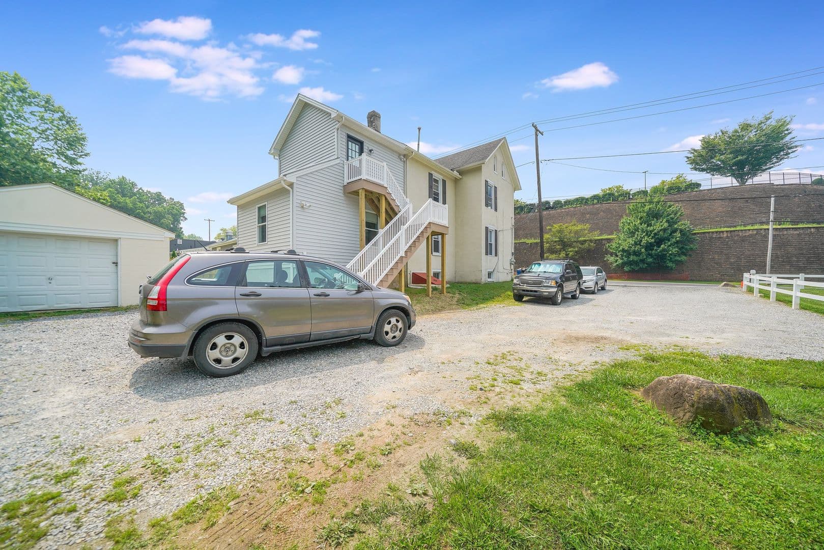 West Chester Apartment: 661 W Downingtown Pike
